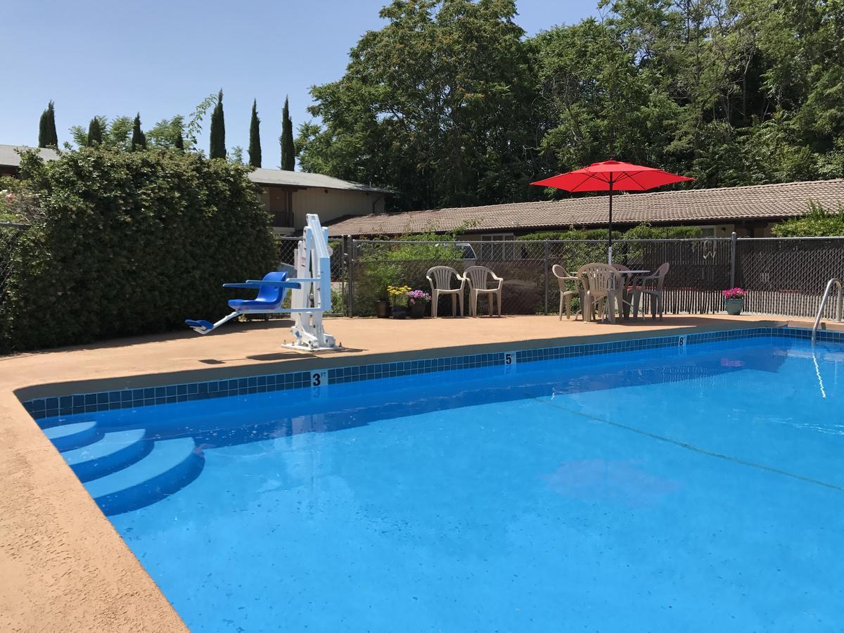 Red Bluff Inn מראה חיצוני תמונה