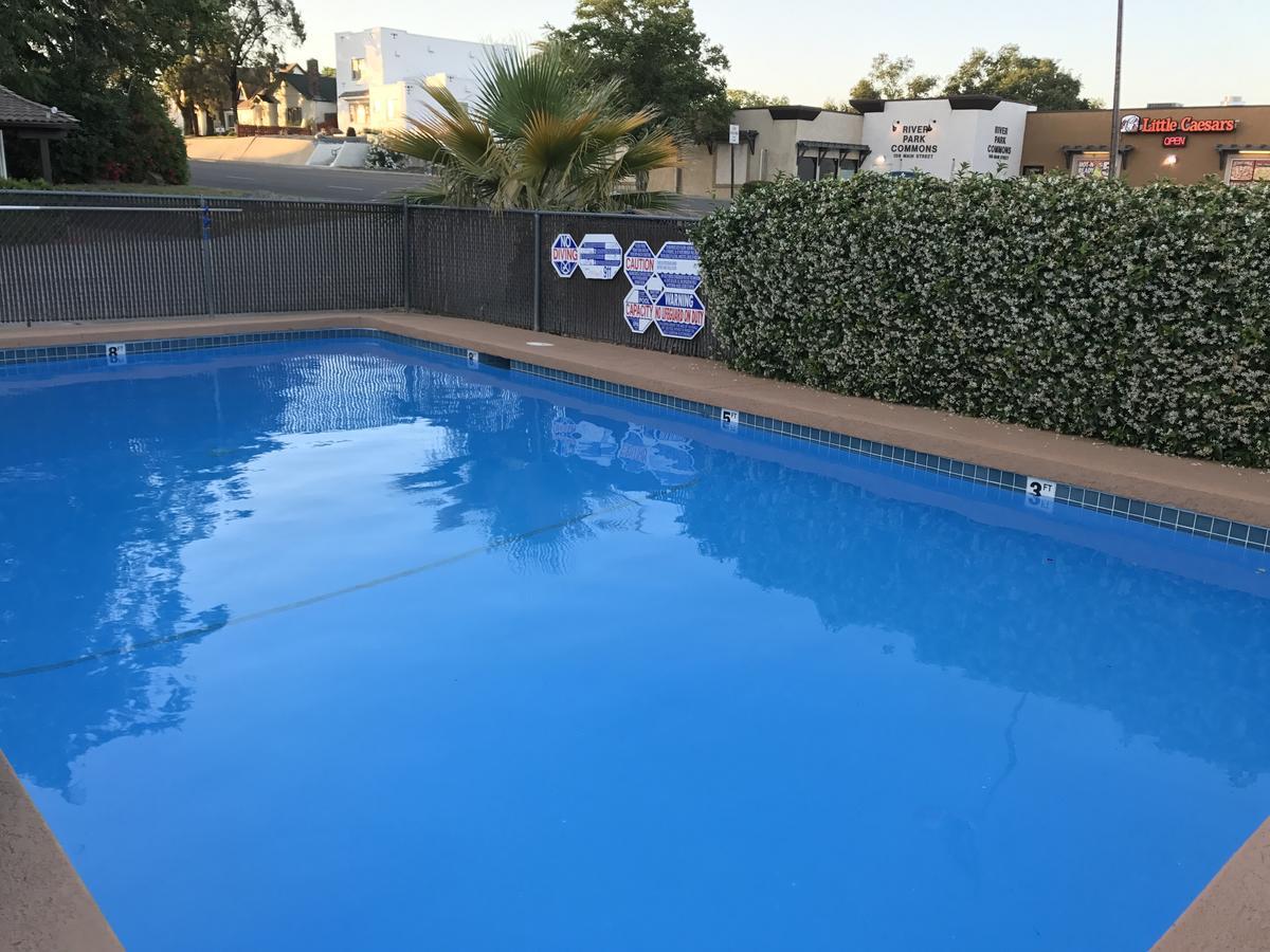 Red Bluff Inn מראה חיצוני תמונה