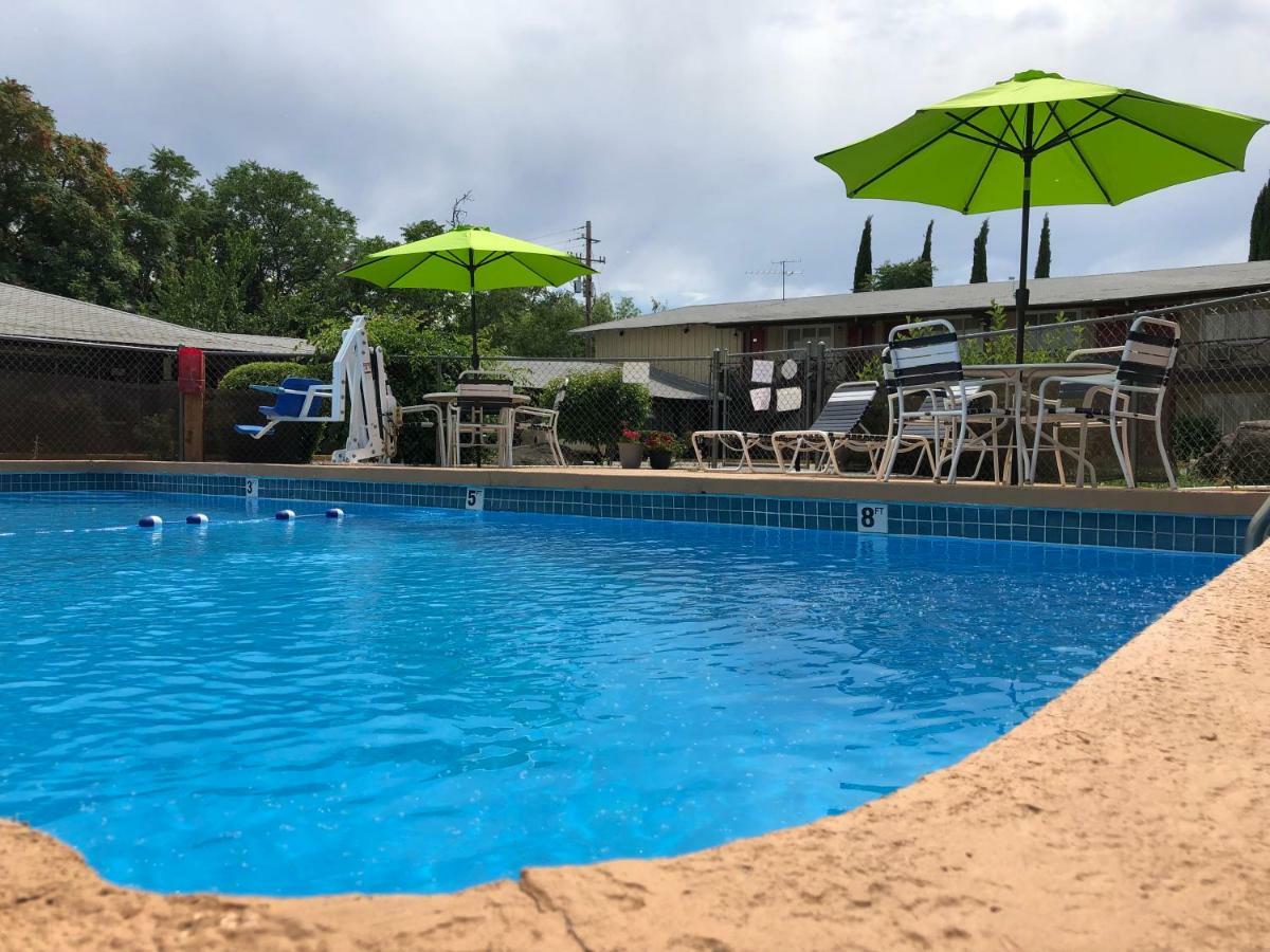 Red Bluff Inn מראה חיצוני תמונה